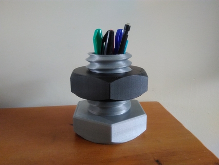 Modelo 3d de La tuerca y el perno de la pluma lápiz titular para impresoras 3d