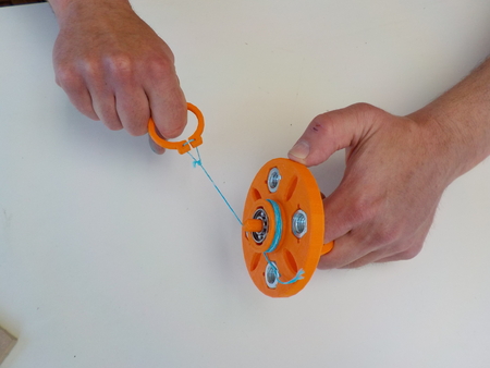 Modelo 3d de  de la mano spinner con cadena lanzador para impresoras 3d