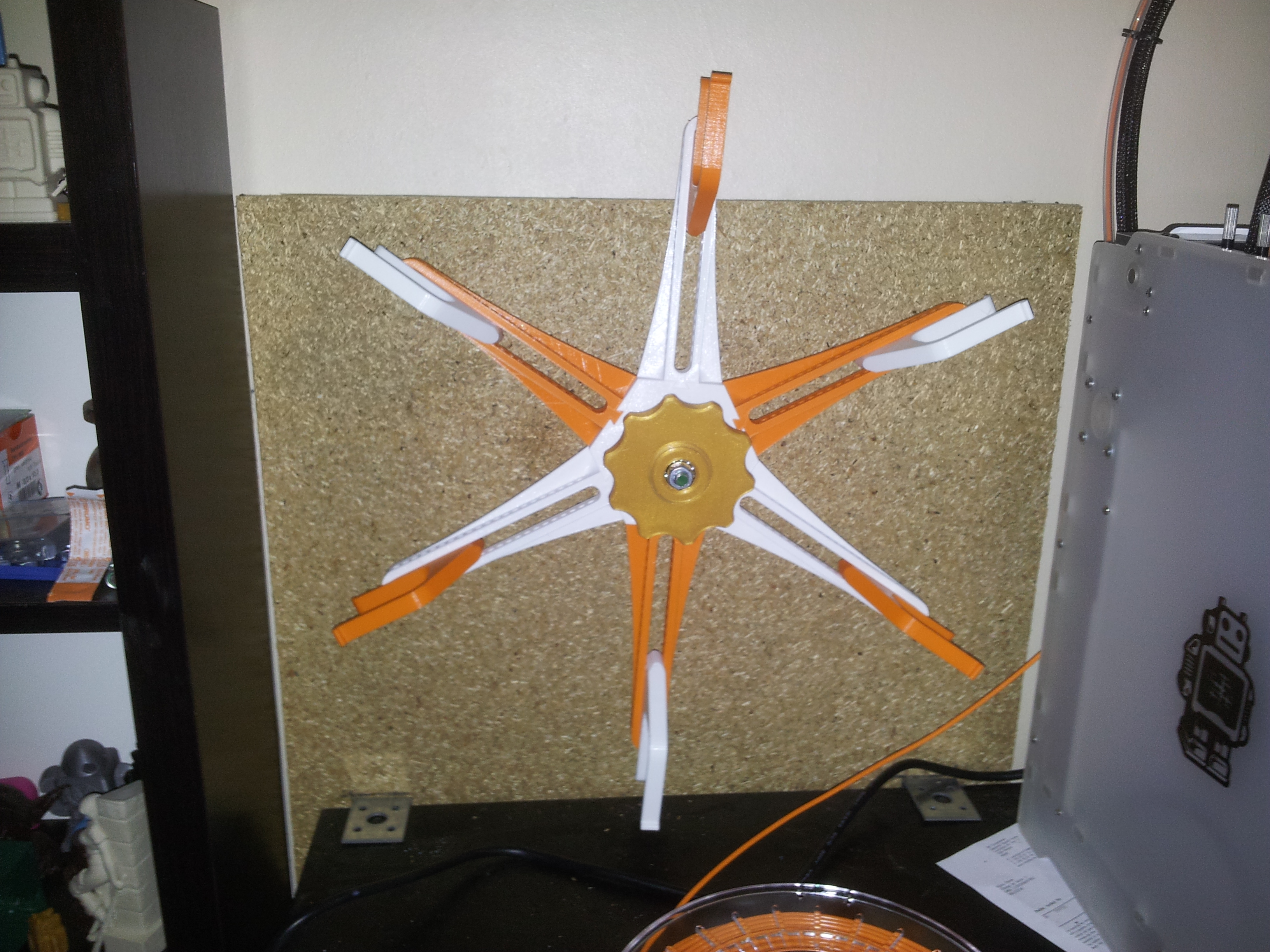 Universal stand-alone filament spool holder (Fully 3D-printable