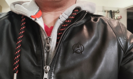 Star Trek logotipo en una chaqueta de cuero