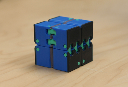 Modelo 3d de Multi-color de kobayashi fidget cubo para impresoras 3d