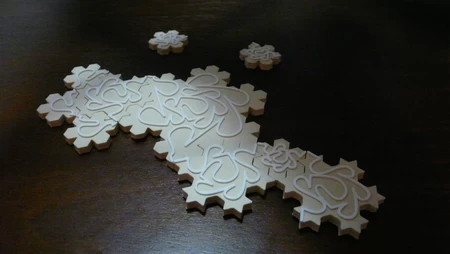 Infinite Puzzle - Koch Snowflakes